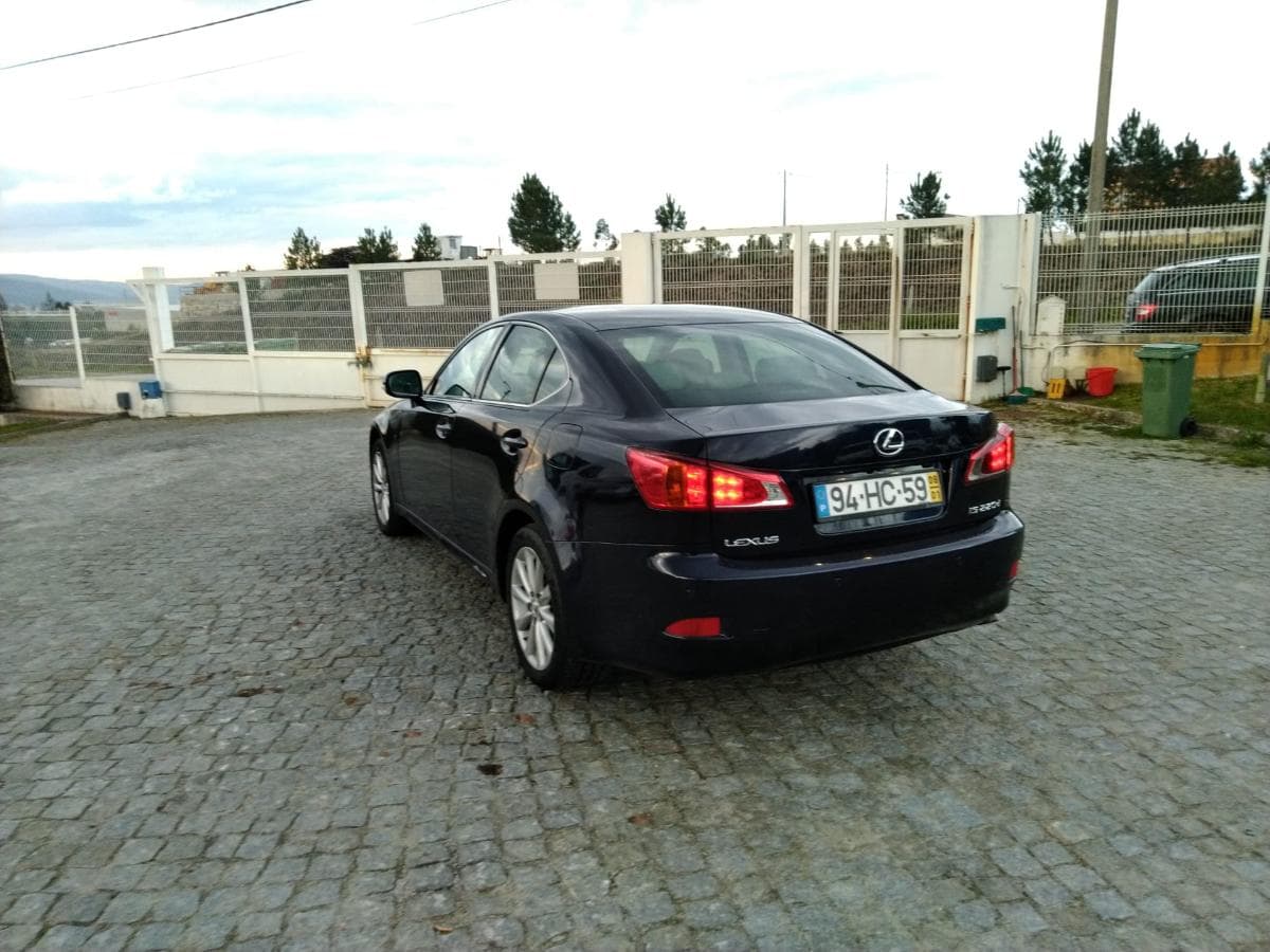 Lexus IS 220D · Ano 2009 — imagem 4