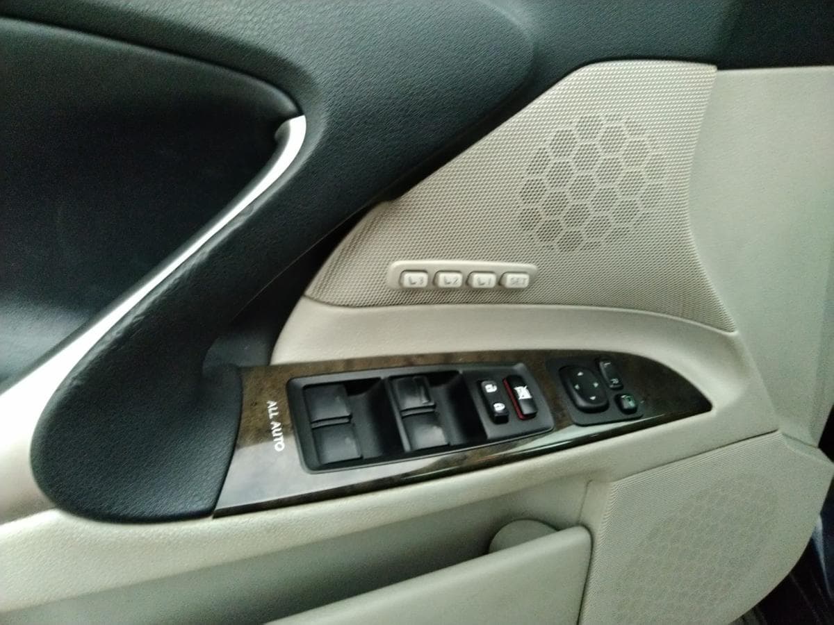 Lexus IS 220D · Ano 2009 — imagem 8