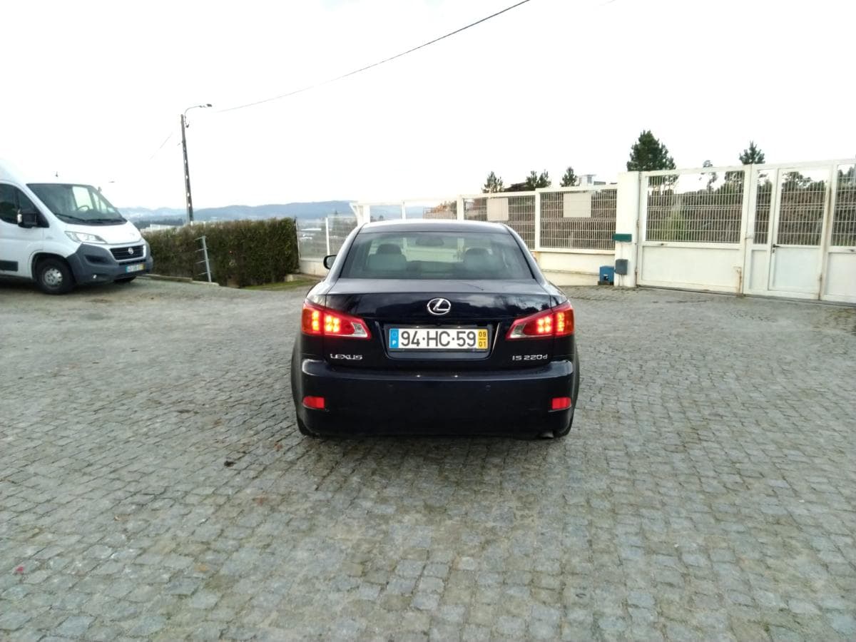 Lexus IS 220D · Ano 2009 — imagem 5