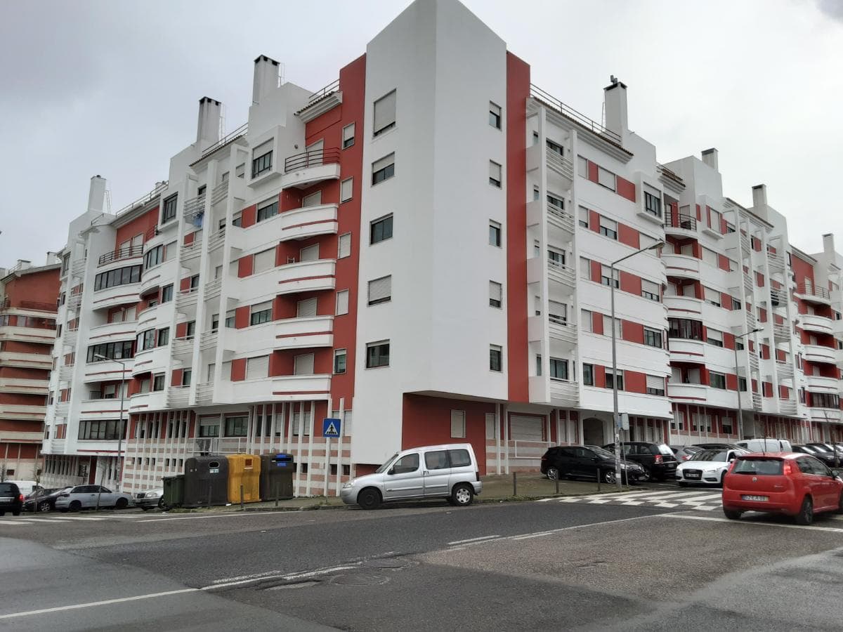 1/2 Apartamento T1 · Lugar de Garagem · Sintra — imagem 1