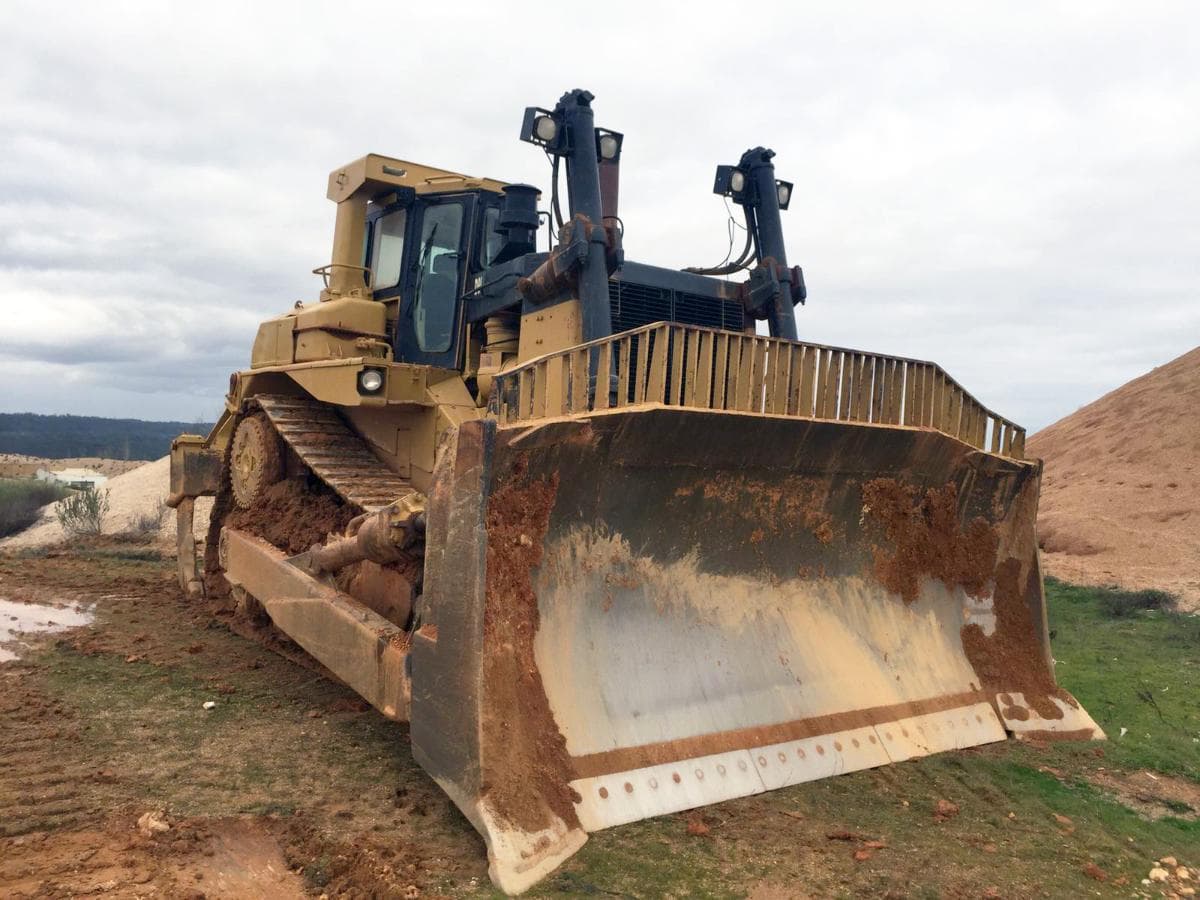 Bulldocer Cat D9 — imagem 1