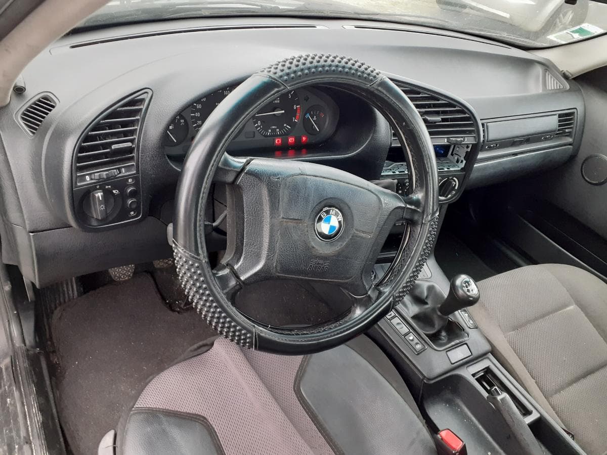 BMW 316i — image 10