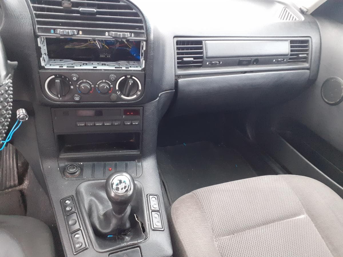 BMW 316i — image 11