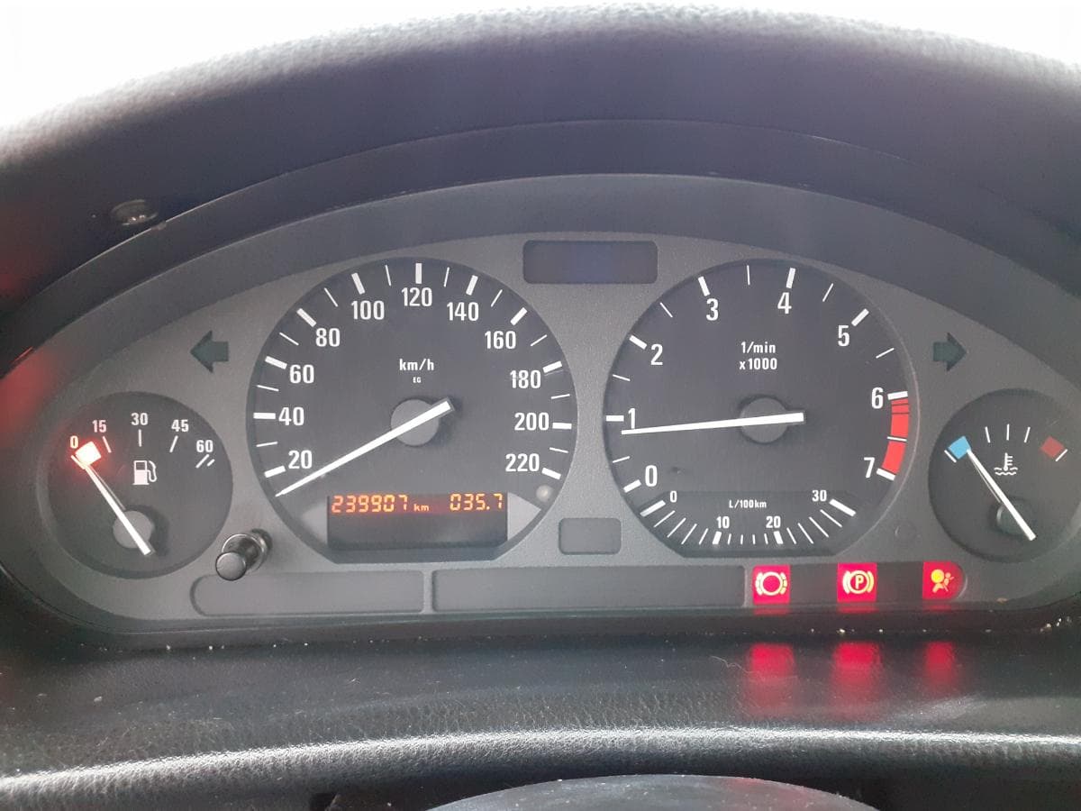 BMW 316i — image 12