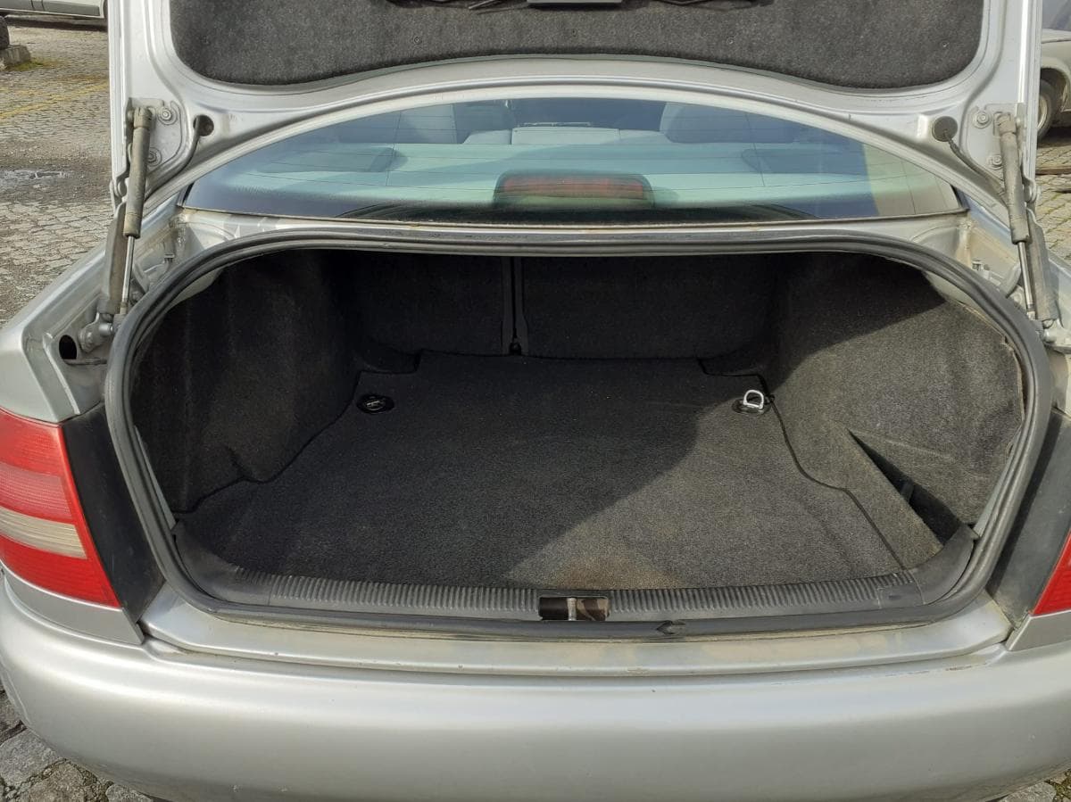 Audi A4 1.9 TDI · Ano 1998 — imagem 15