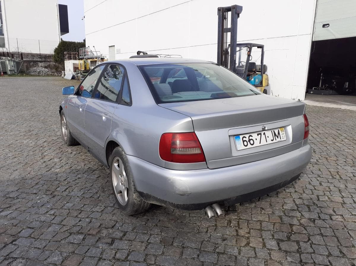 Audi A4 1.9 TDI · Ano 1998 — imagem 4