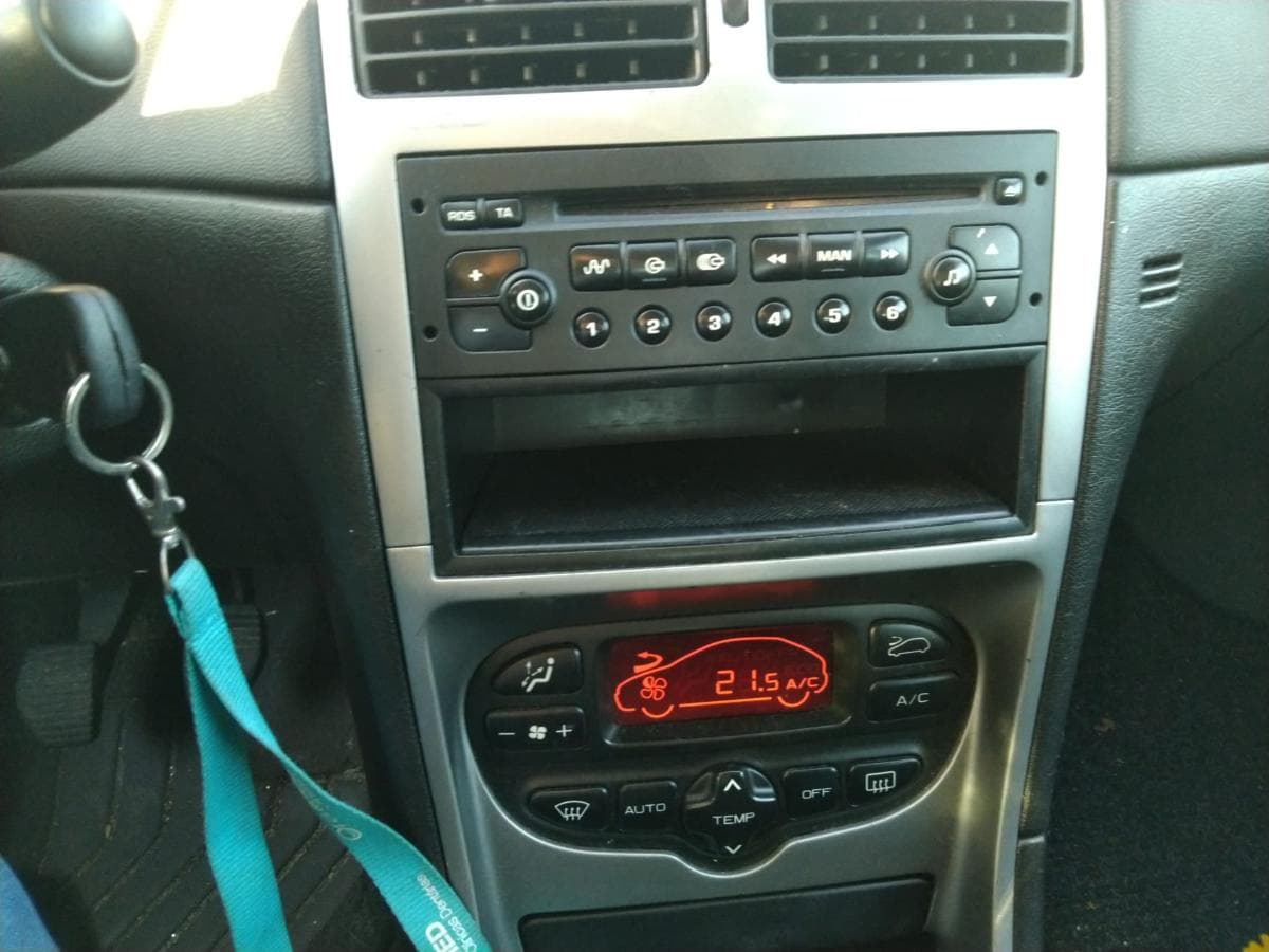 Peugeot 307 SW 1.4 HDI — imagem 11