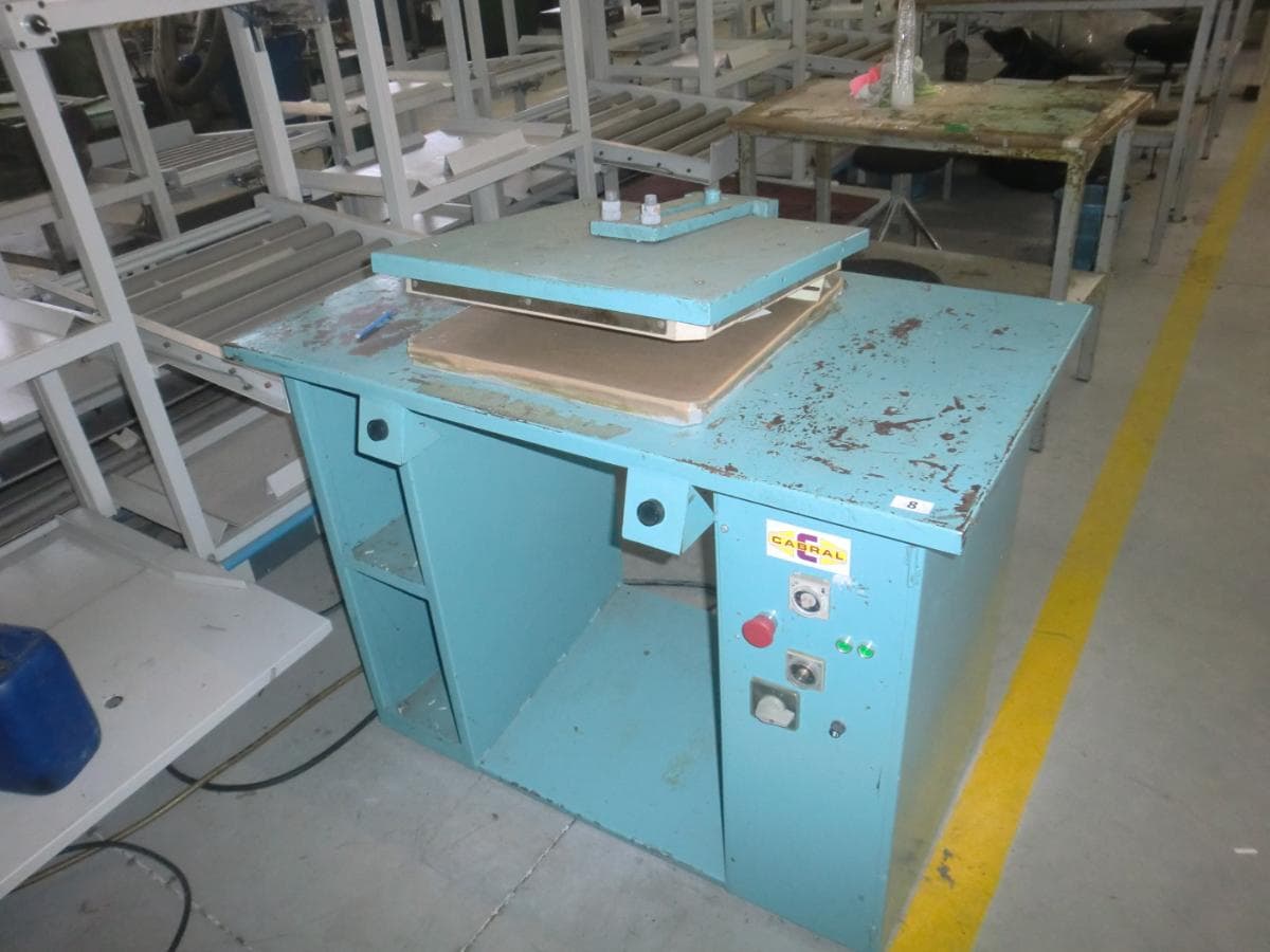 Plate machine for interlining