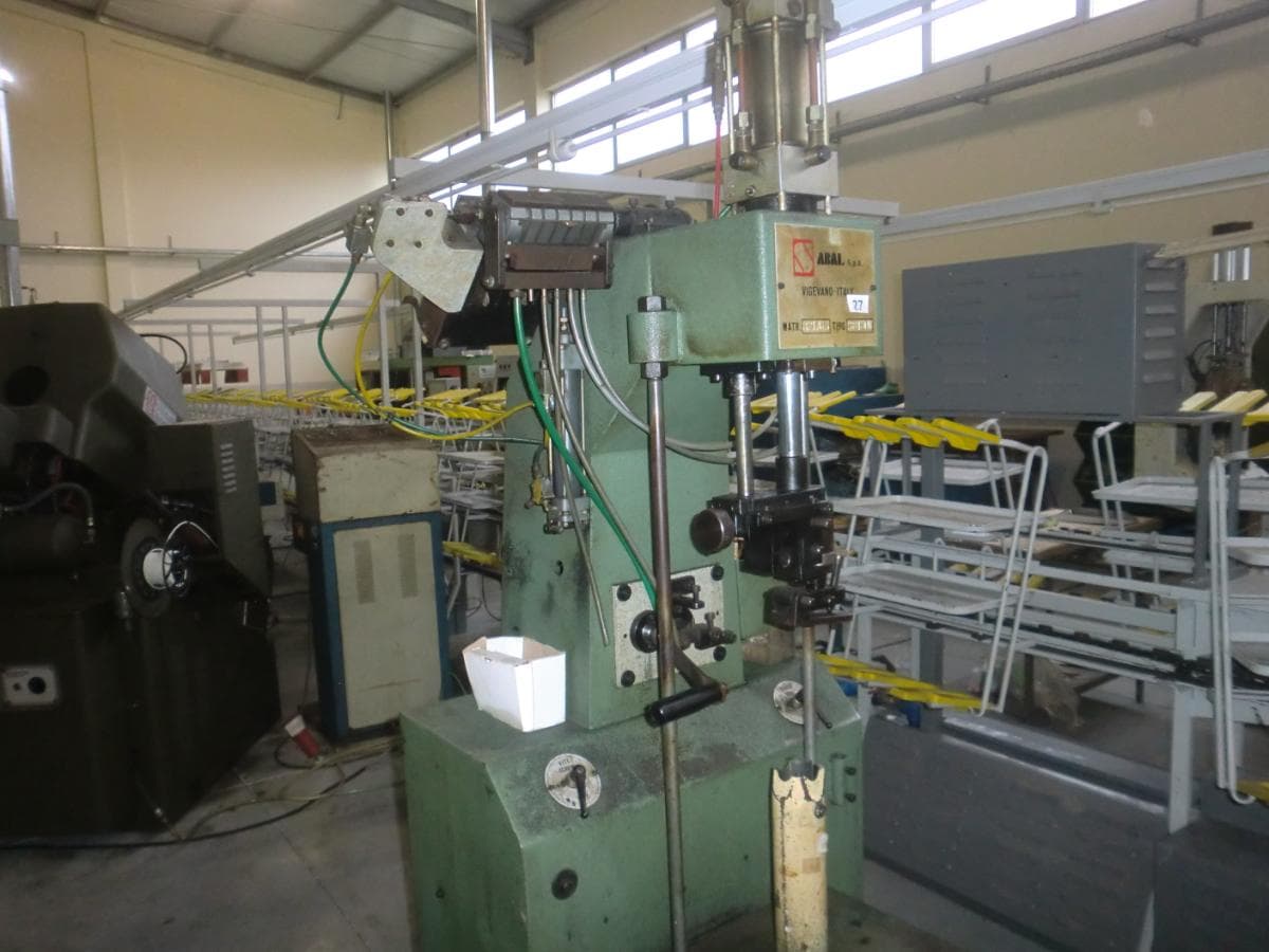 Máquina de pregar saltos — imagen 2
