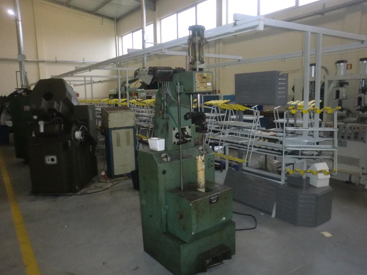 Máquina de pregar saltos — imagen 1