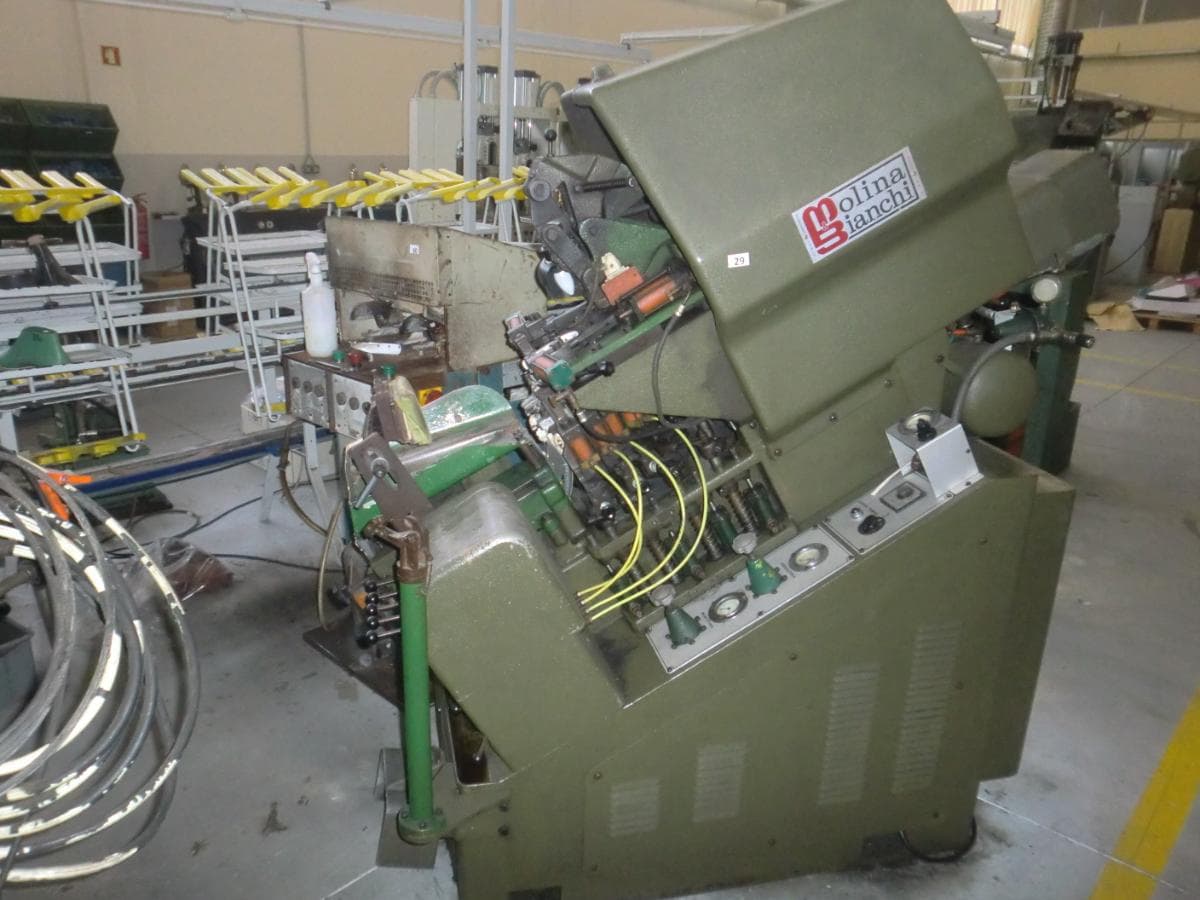Máquina de montar bicos — imagen 1