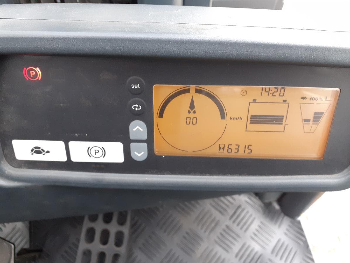 Empilhador elétrico Jungheirich EFG 220 — imagem 8