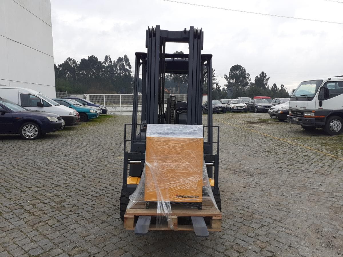Empilhador elétrico Jungheirich EFG 220 — imagem 2