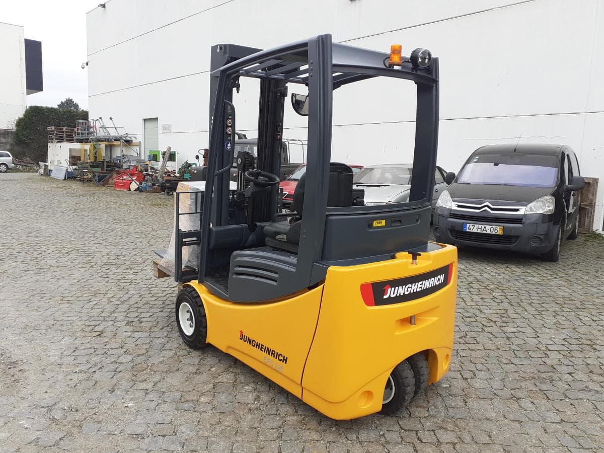 Empilhador elétrico Jungheirich EFG 220 — imagem 4