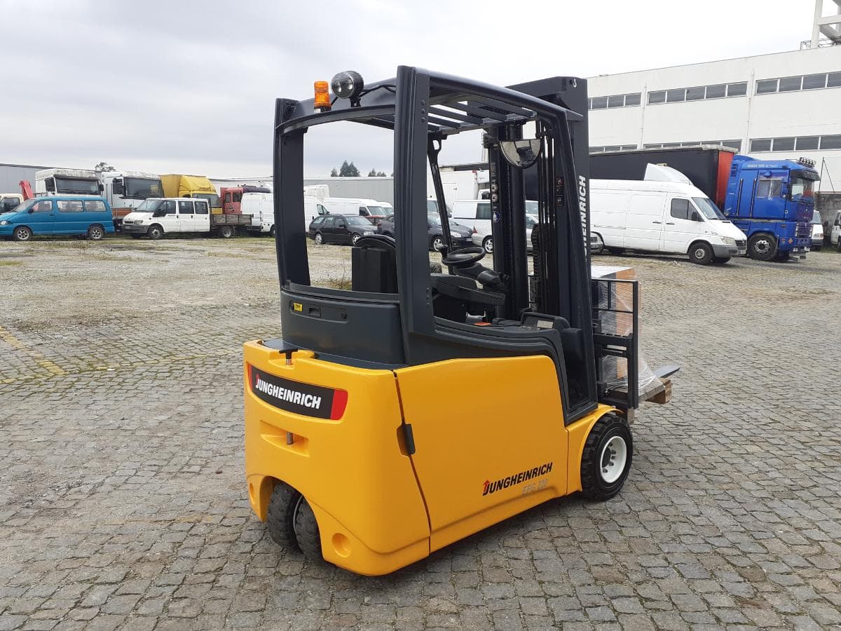 Empilhador elétrico Jungheirich EFG 220 — imagem 6