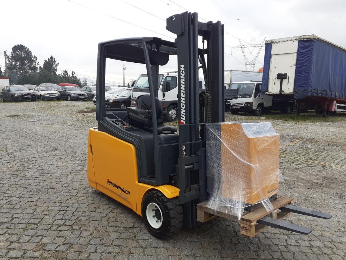 Empilhador elétrico Jungheirich EFG 220 — imagem 3