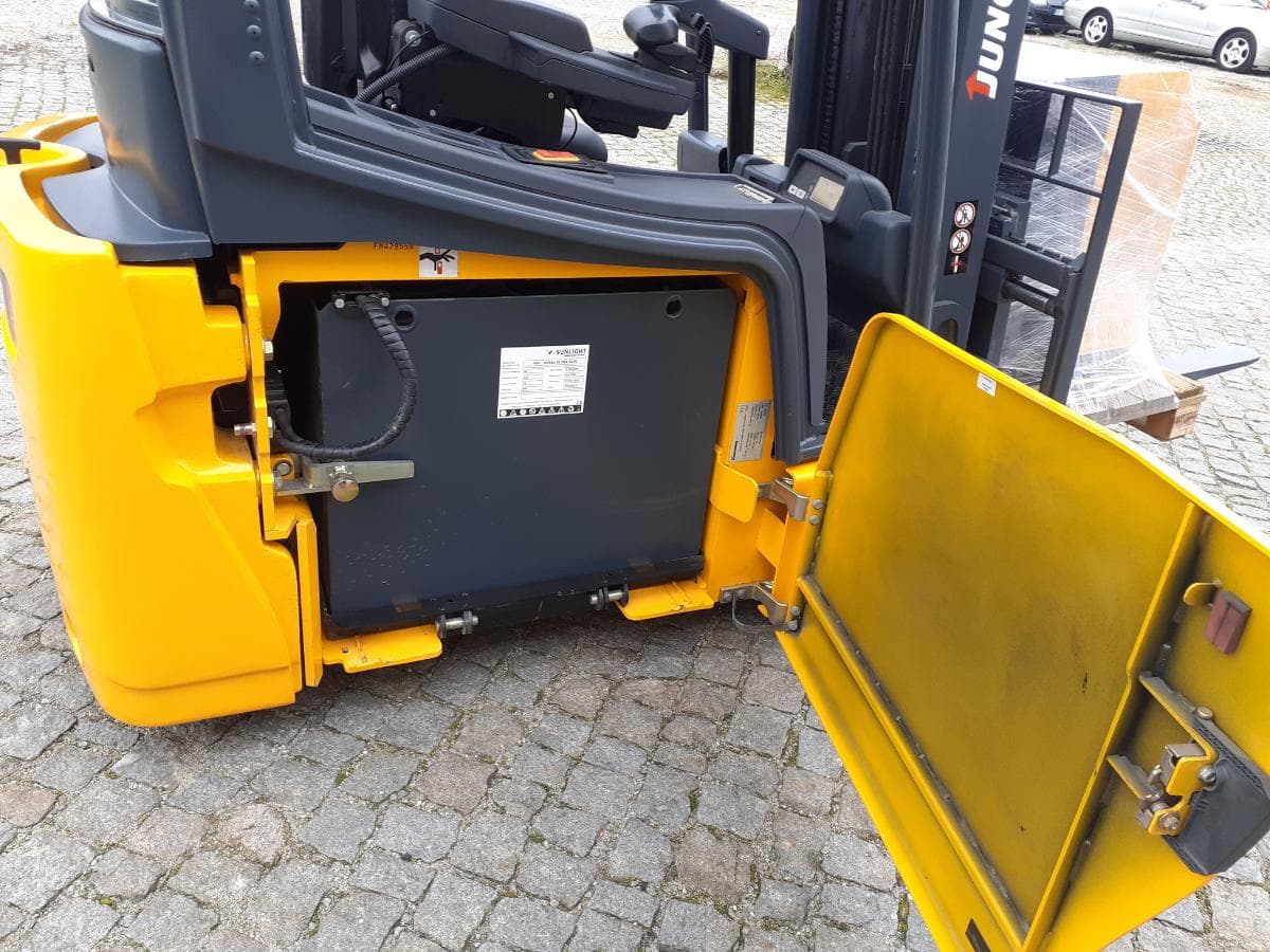 Empilhador elétrico Jungheirich EFG 220 — imagem 9