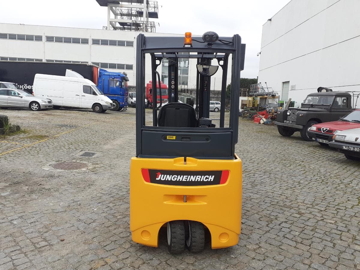 Empilhador elétrico Jungheirich EFG 220 — imagem 5