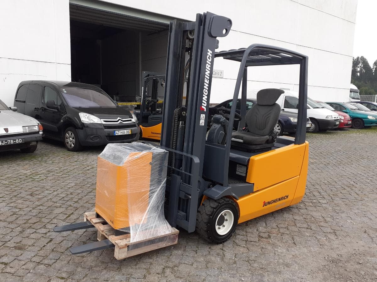 Empilhador elétrico Jungheirich EFG-DF20