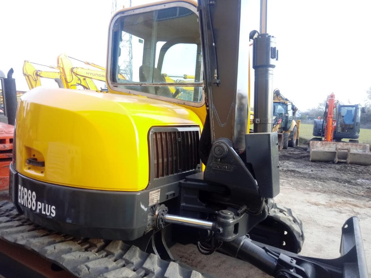 Mini Excavadora Volvo ECR88 9Tn — imagem 6