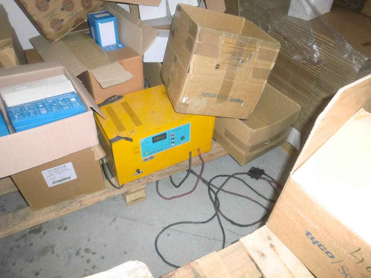 Porta paletes + Stacker + Compressor — imagem 12