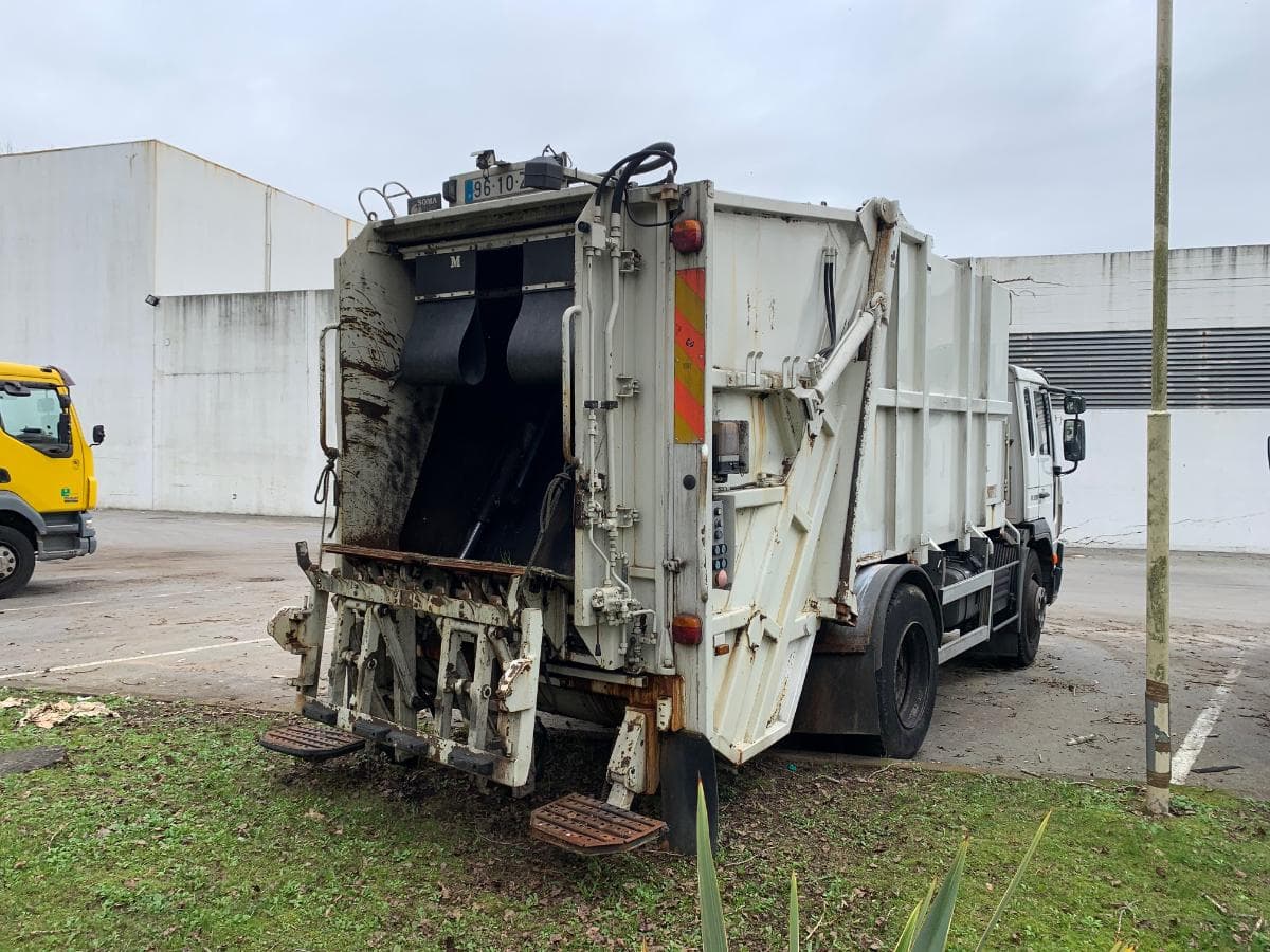 Volvo FL 220 · Ano 2005 — image 3