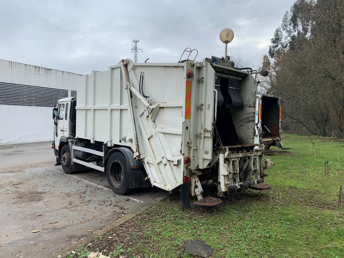 Volvo FL 220 · Ano 2005 — image 4