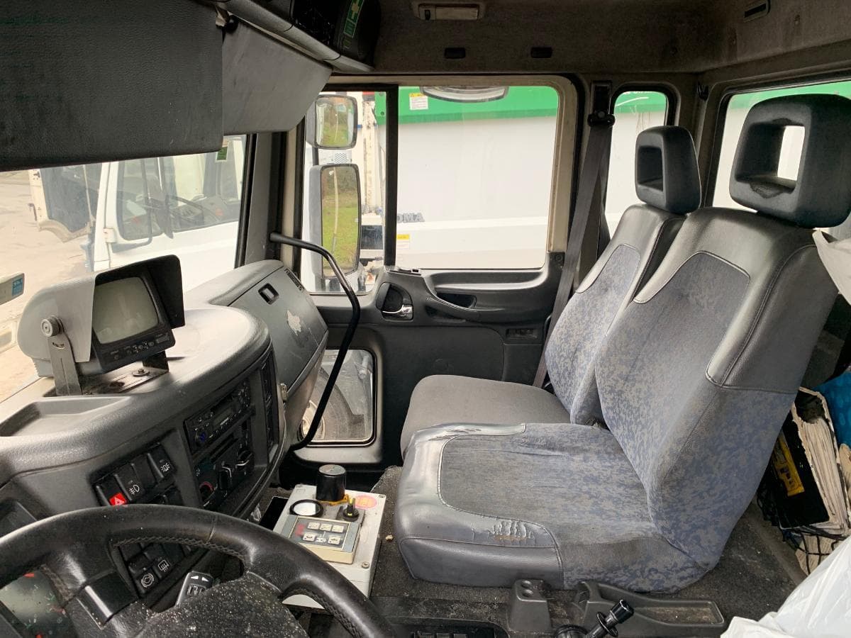 Volvo FL 220 · Ano 2005 — image 5