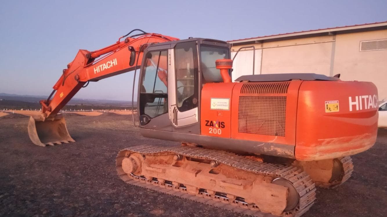 Excavadora Giratoria Hitachi 200 — imagen 1