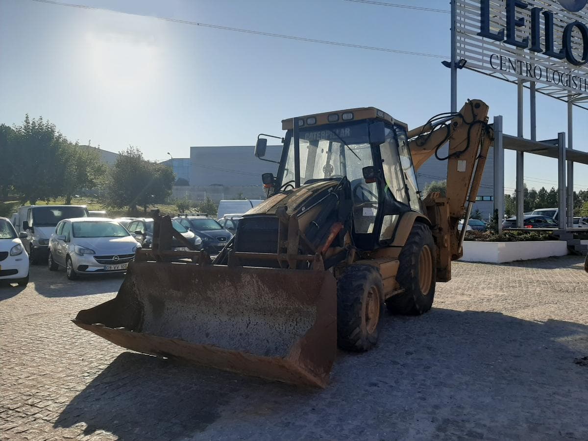 Retroescavadora CAT 428C · Ano 2001 — image 3