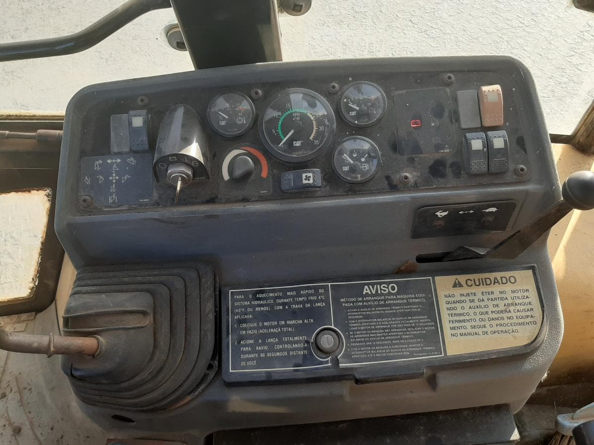 Retroescavadora CAT 428C · Ano 2001 — image 13