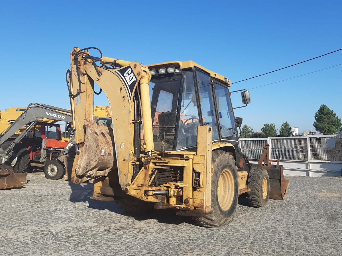 Retroescavadora CAT 428C · Ano 2001 — image 4
