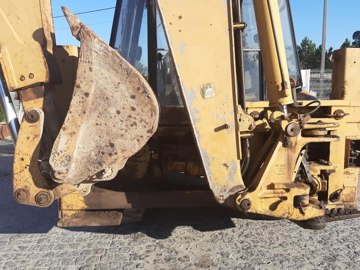Retroescavadora CAT 428C · Ano 2001 — image 7
