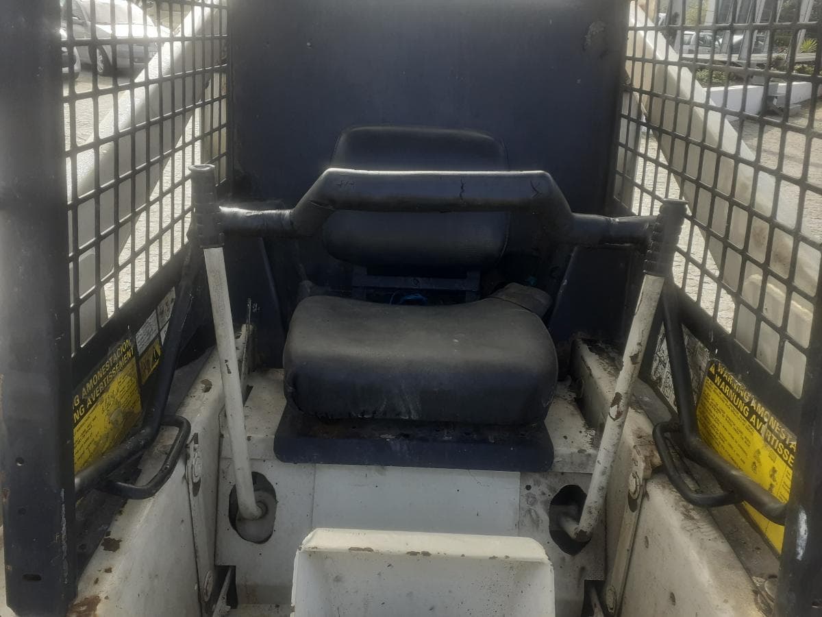 Mini Pá Carregadora Bobcat — imagen 9