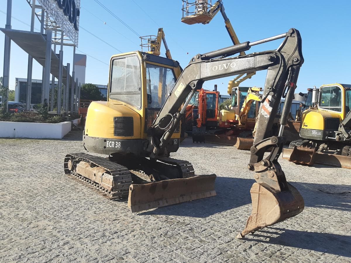 Mini Giratória Volvo ECR 38 · Ano 2007 — imagem 1