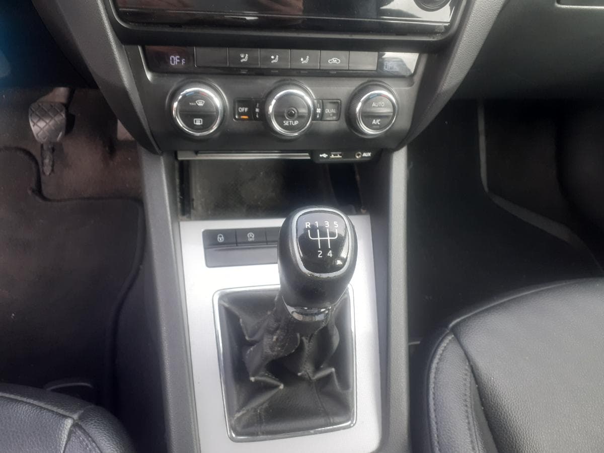 Skoda Otávia 1.6 TDI · Ano 2015 — imagen 10