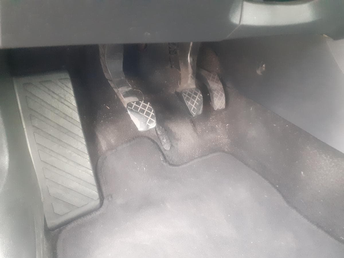 Skoda Otávia 1.6 TDI · Ano 2015 — imagen 14