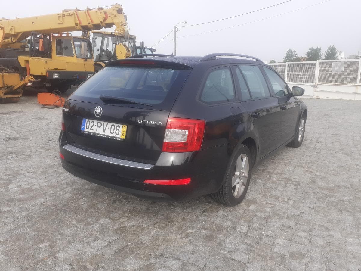 Skoda Otávia 1.6 TDI · Ano 2015 — imagen 4