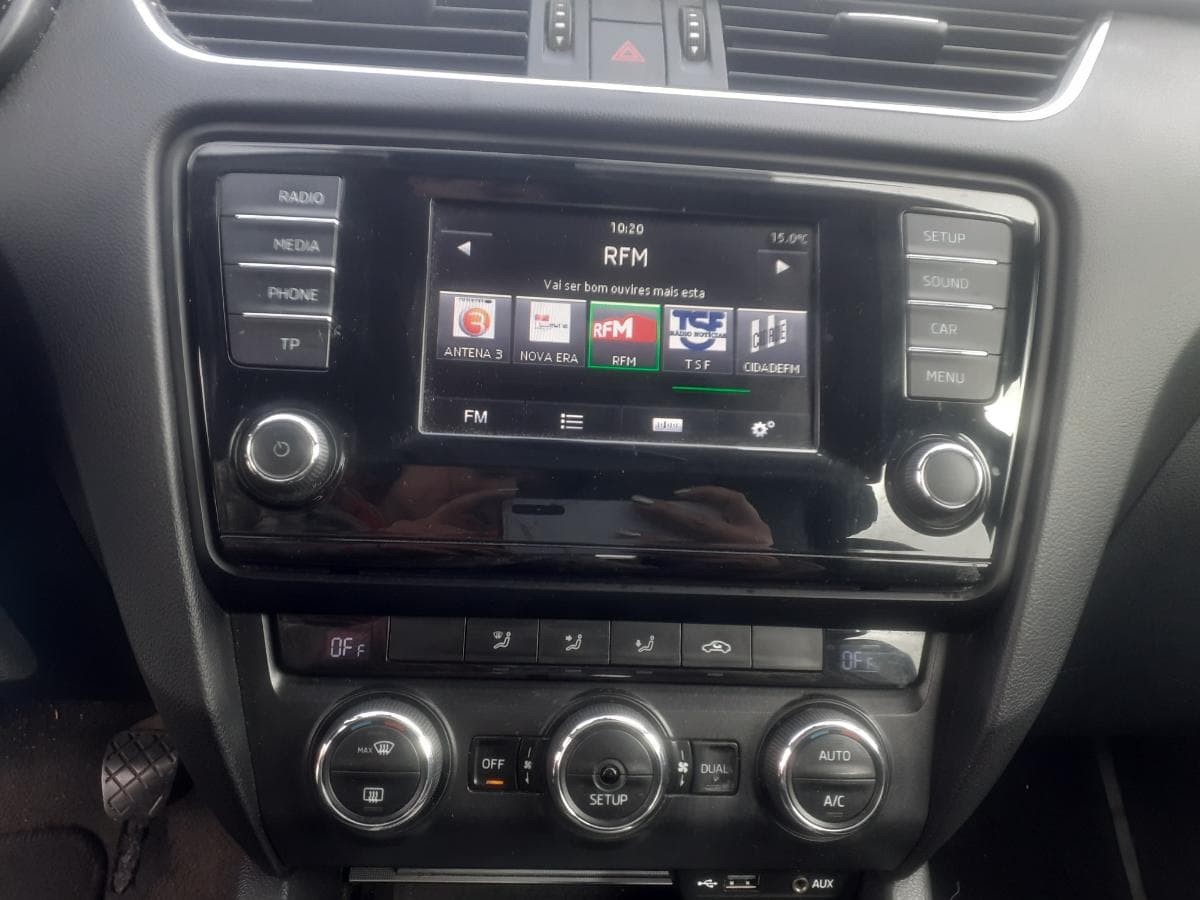 Skoda Otávia 1.6 TDI · Ano 2015 — imagen 17
