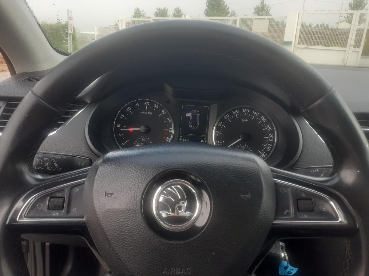 Skoda Otávia 1.6 TDI · Ano 2015 — imagen 18