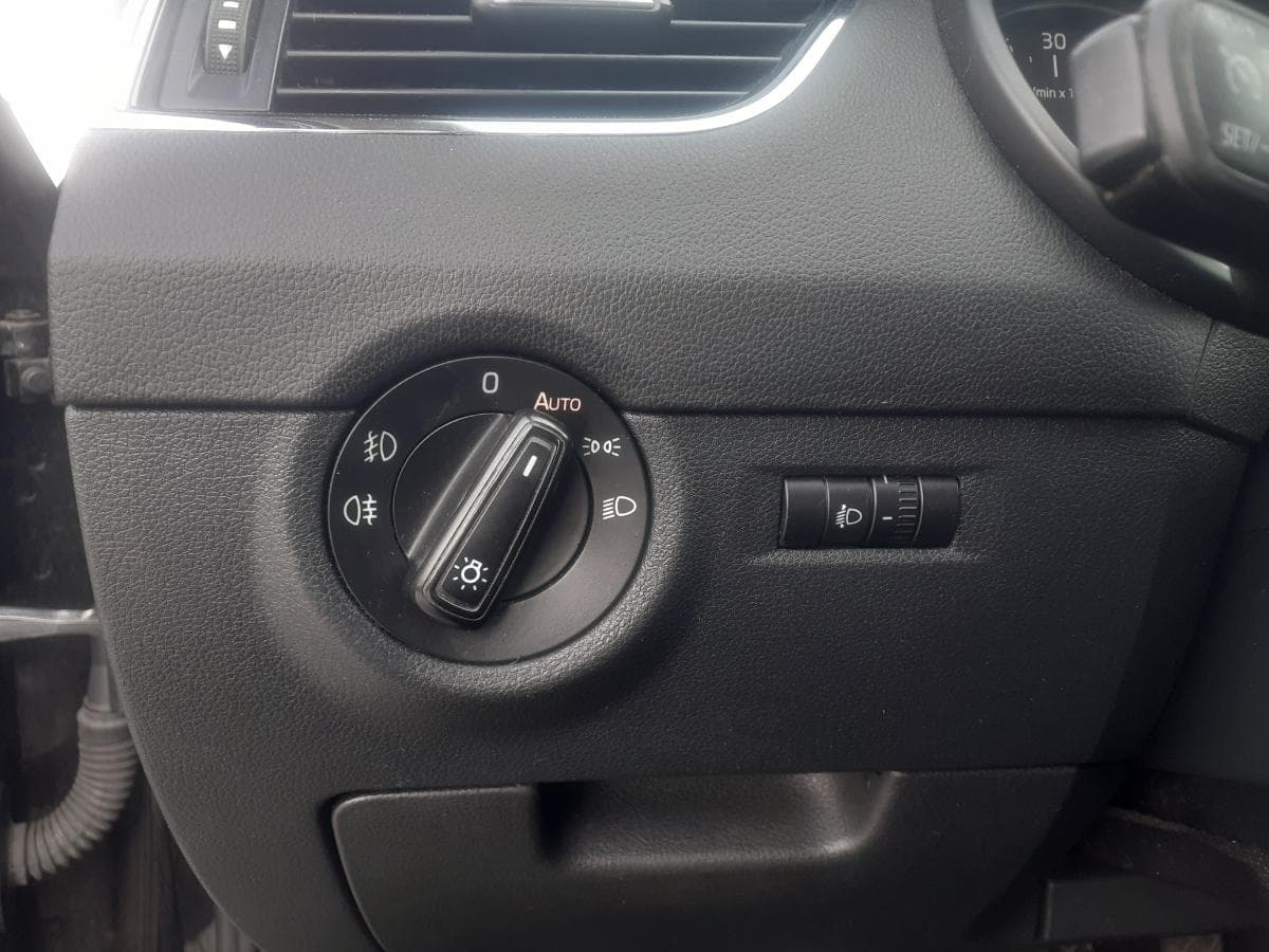 Skoda Otávia 1.6 TDI · Ano 2015 — imagen 20