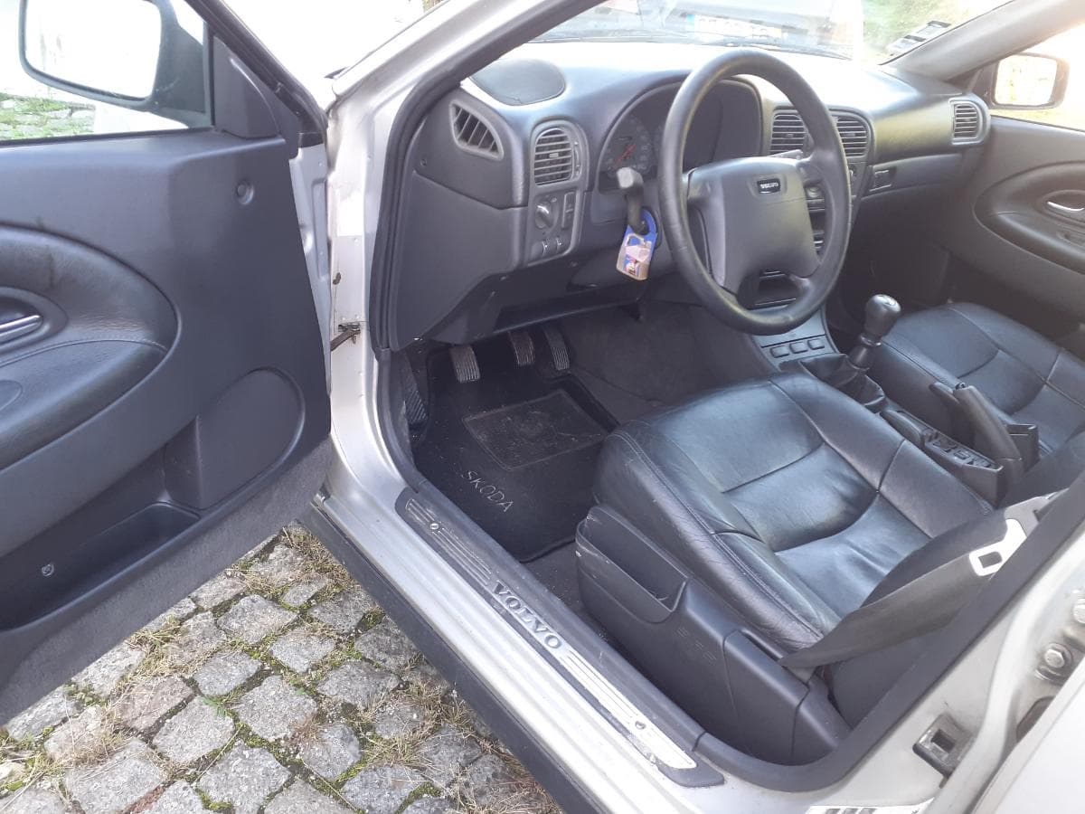 Volvo V40 1.8 · Année 1997 — image 9