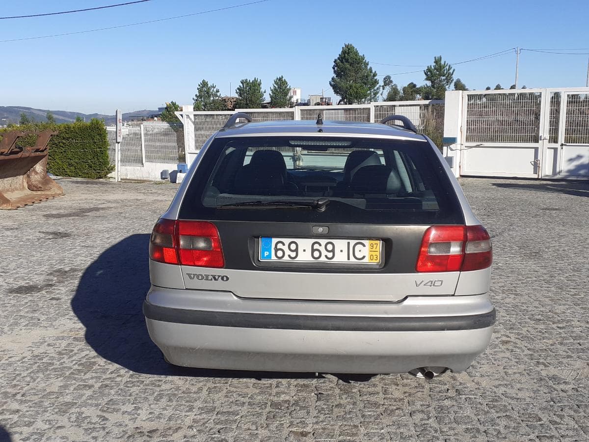 Volvo V40 1.8 · Année 1997 — image 5