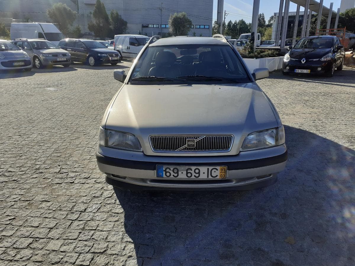 Volvo V40 1.8 · Année 1997 — image 2