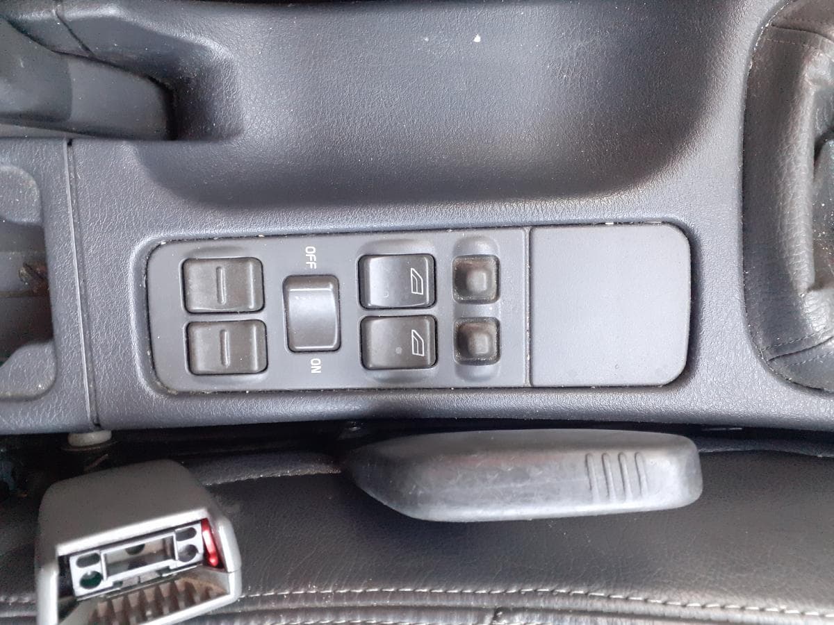 Volvo V40 1.8 · Année 1997 — image 19