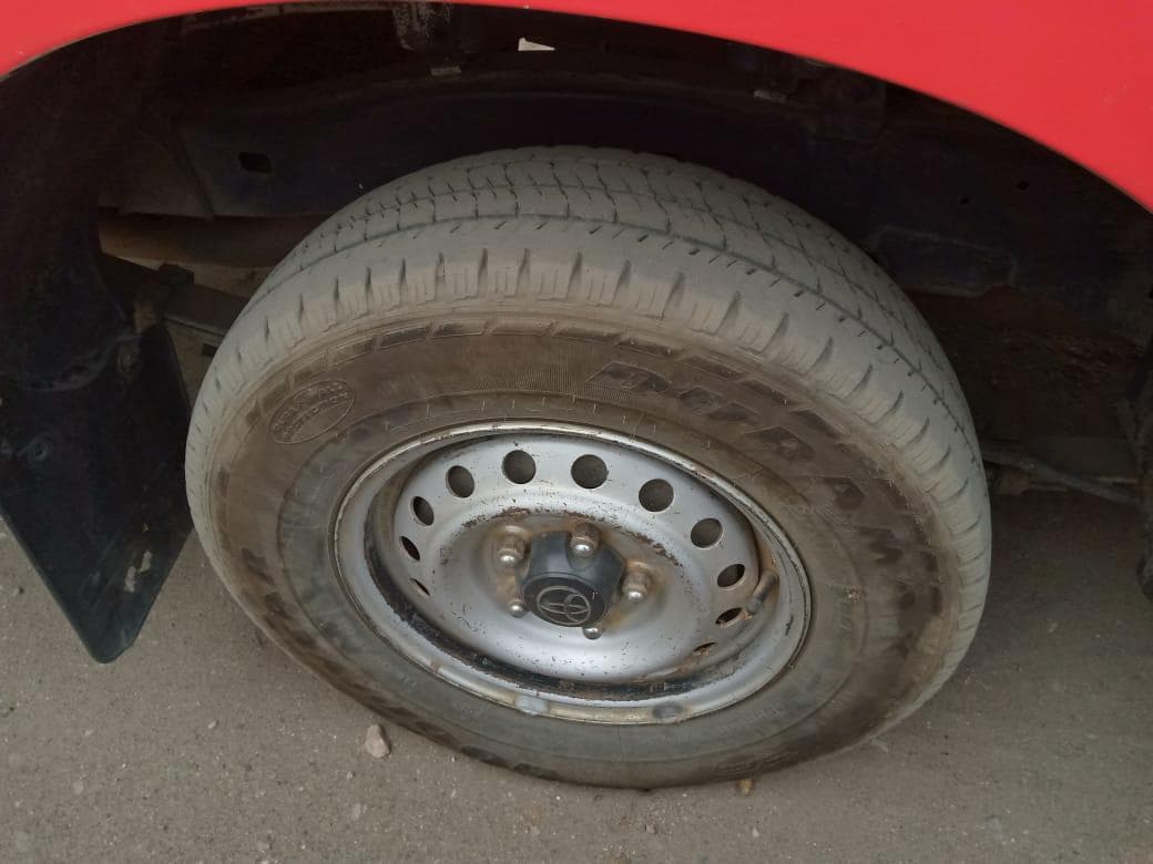 Toyota Hilux 3,0 D4D Cabine simples 4X2 · — image 4