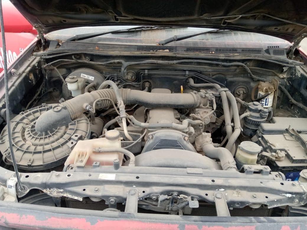 Toyota Hilux 3,0 D4D Cabine simples 4X2 · — image 5