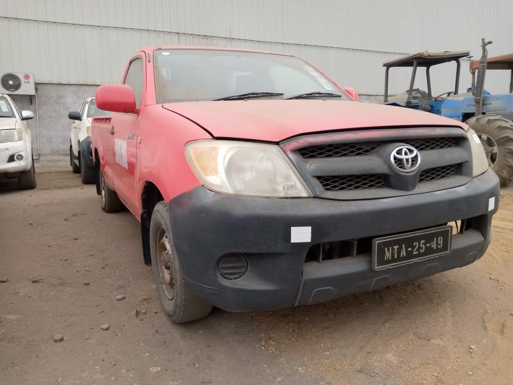 Toyota Hilux 3,0 D4D Cabine simples 4X2 · — image 6