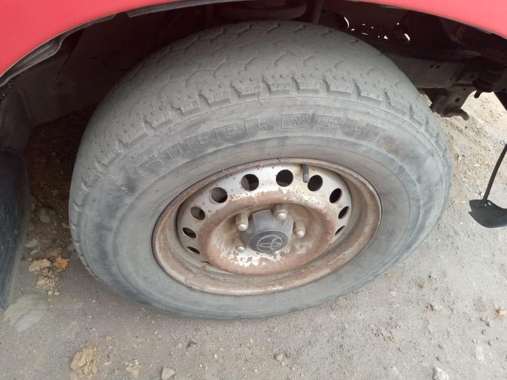 Toyota Hilux 3,0 D4D Cabine simples 4X2 · — image 9