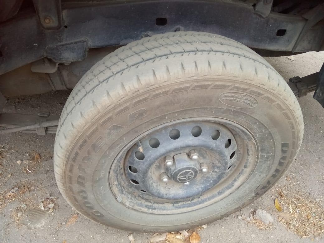 Toyota Hilux 3,0 D4D Cabine simples 4X2 · — image 11